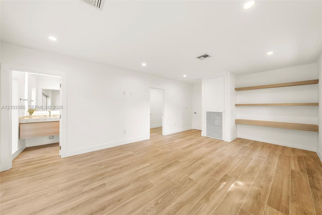 For Sale: $2,700,000 (5 beds, 4 baths, 2127 Square Feet)