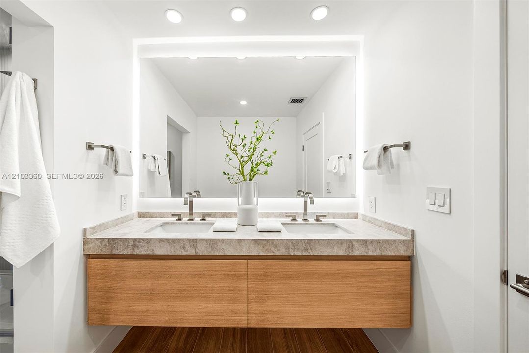 For Sale: $2,700,000 (5 beds, 4 baths, 2127 Square Feet)