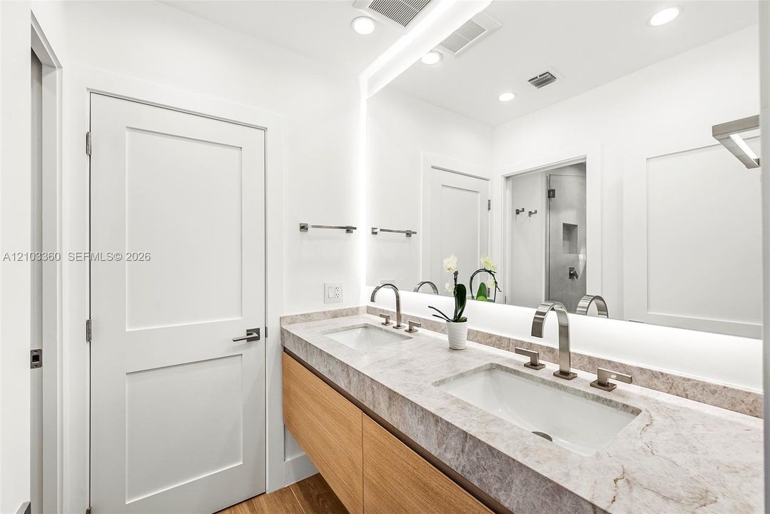 For Sale: $2,700,000 (5 beds, 4 baths, 2127 Square Feet)