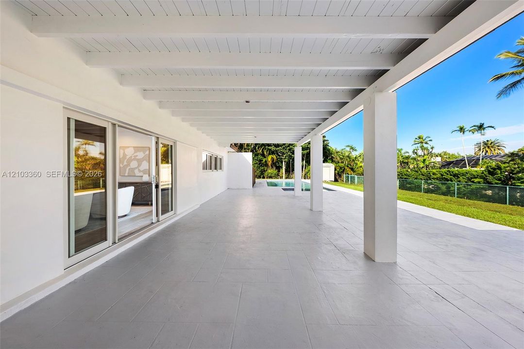 For Sale: $2,700,000 (5 beds, 4 baths, 2127 Square Feet)