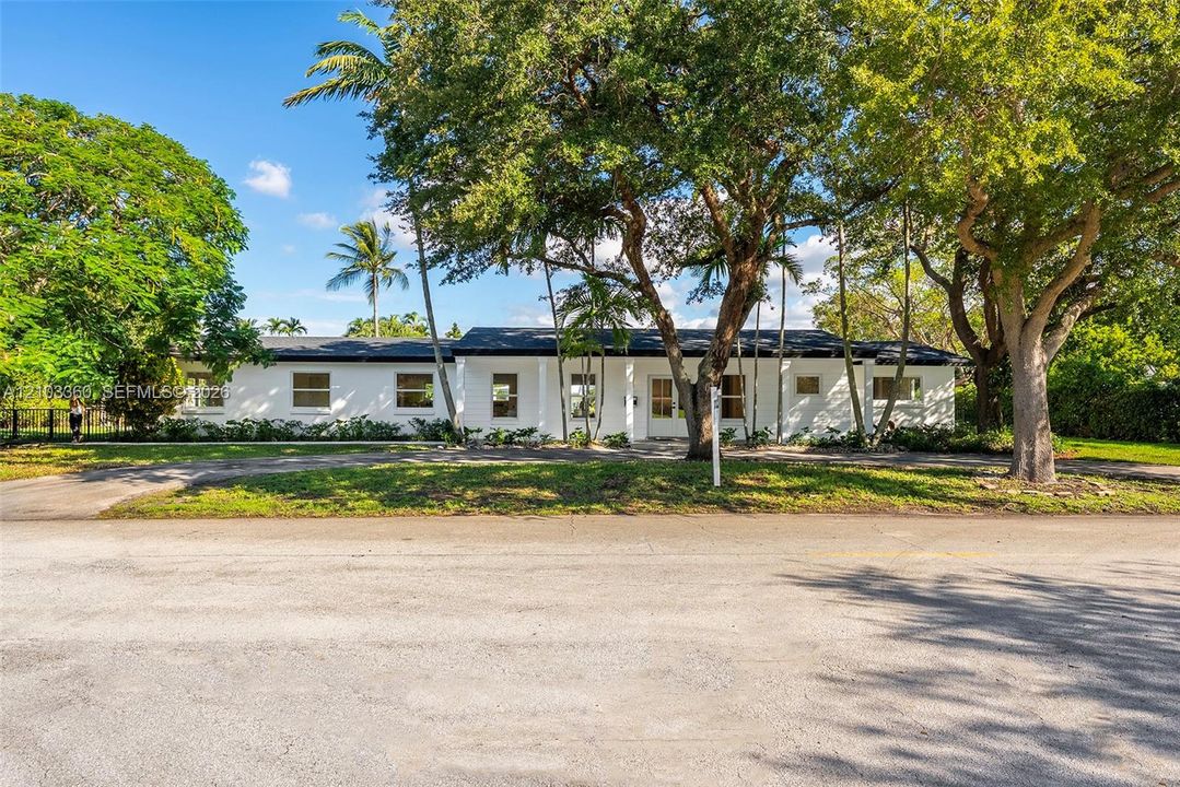 For Sale: $2,700,000 (5 beds, 4 baths, 2127 Square Feet)