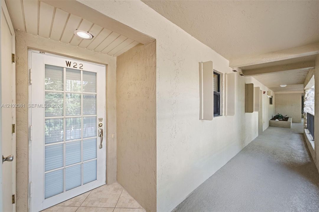 For Sale: $1,095,000 (2 beds, 2 baths, 1278 Square Feet)