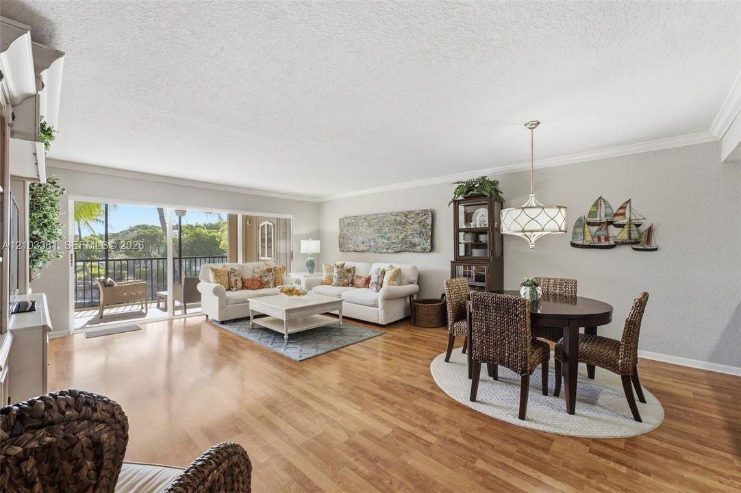 For Sale: $1,095,000 (2 beds, 2 baths, 1278 Square Feet)