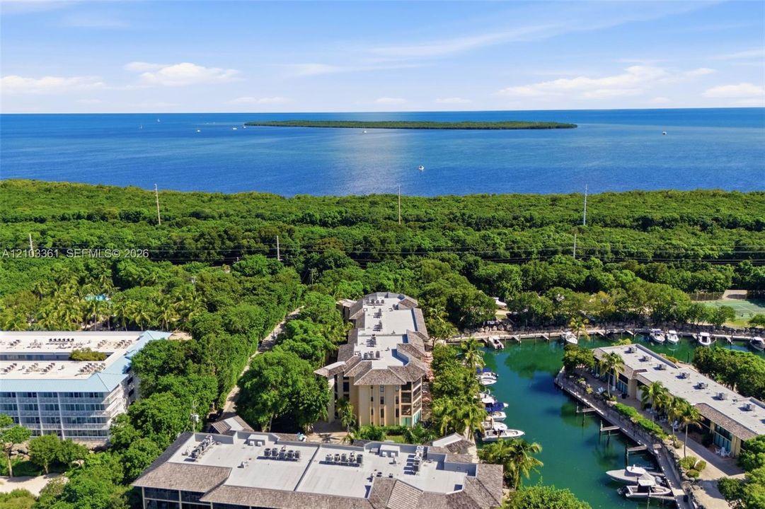 For Sale: $1,095,000 (2 beds, 2 baths, 1278 Square Feet)