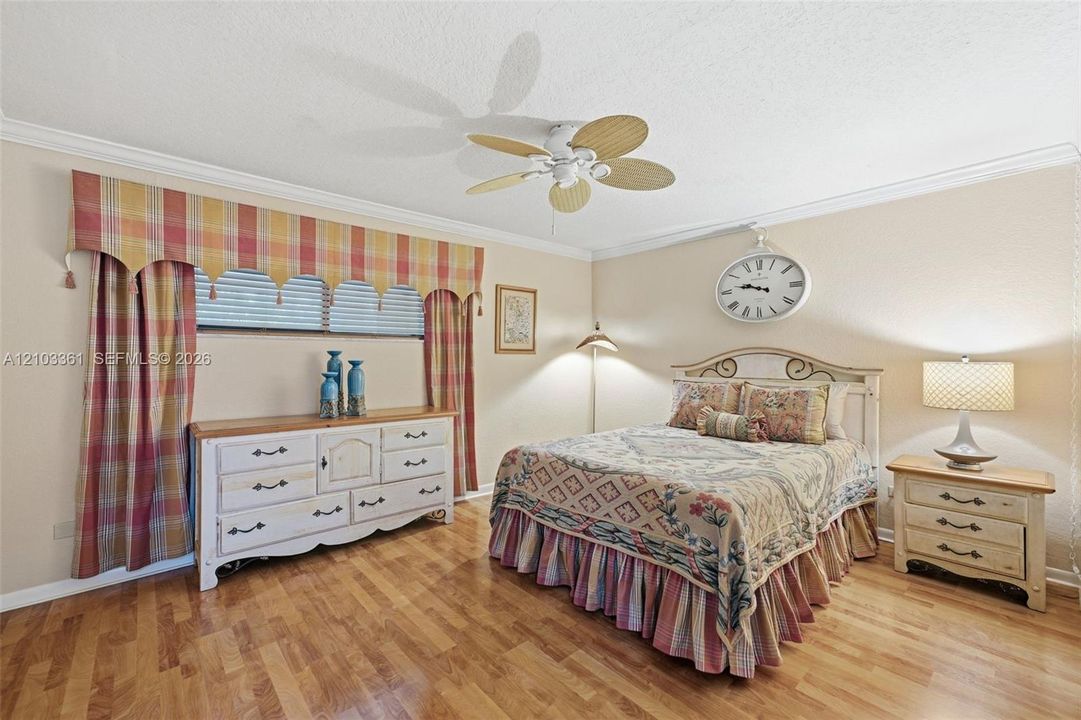 For Sale: $1,095,000 (2 beds, 2 baths, 1278 Square Feet)