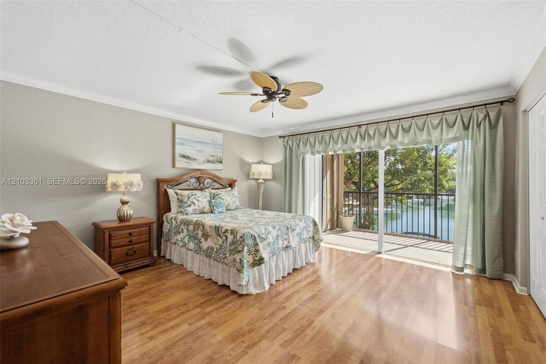 For Sale: $1,095,000 (2 beds, 2 baths, 1278 Square Feet)
