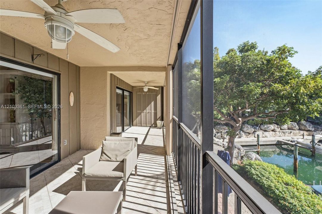 For Sale: $1,095,000 (2 beds, 2 baths, 1278 Square Feet)