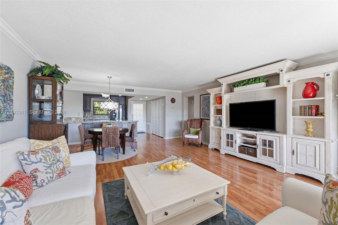 For Sale: $1,095,000 (2 beds, 2 baths, 1278 Square Feet)