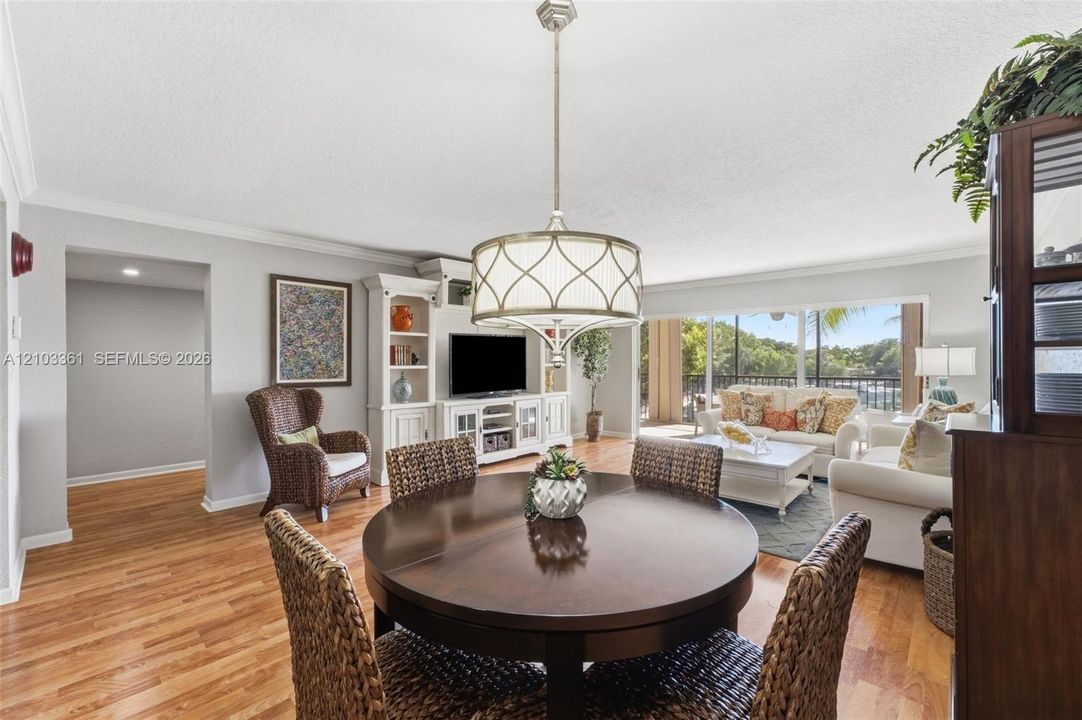 For Sale: $1,095,000 (2 beds, 2 baths, 1278 Square Feet)