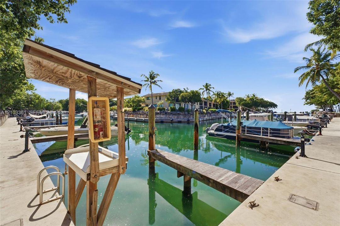 For Sale: $1,095,000 (2 beds, 2 baths, 1278 Square Feet)