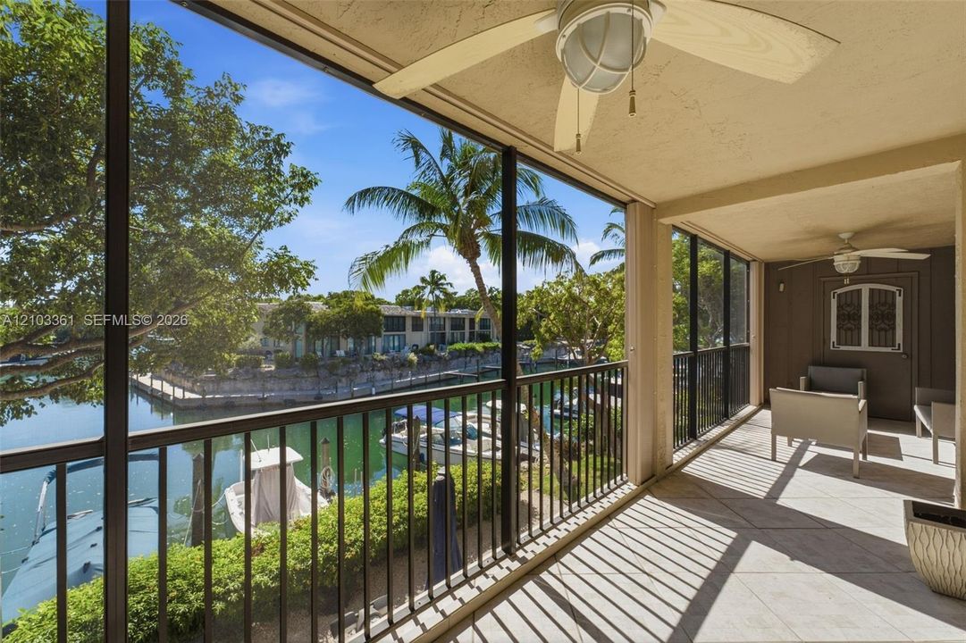 For Sale: $1,095,000 (2 beds, 2 baths, 1278 Square Feet)