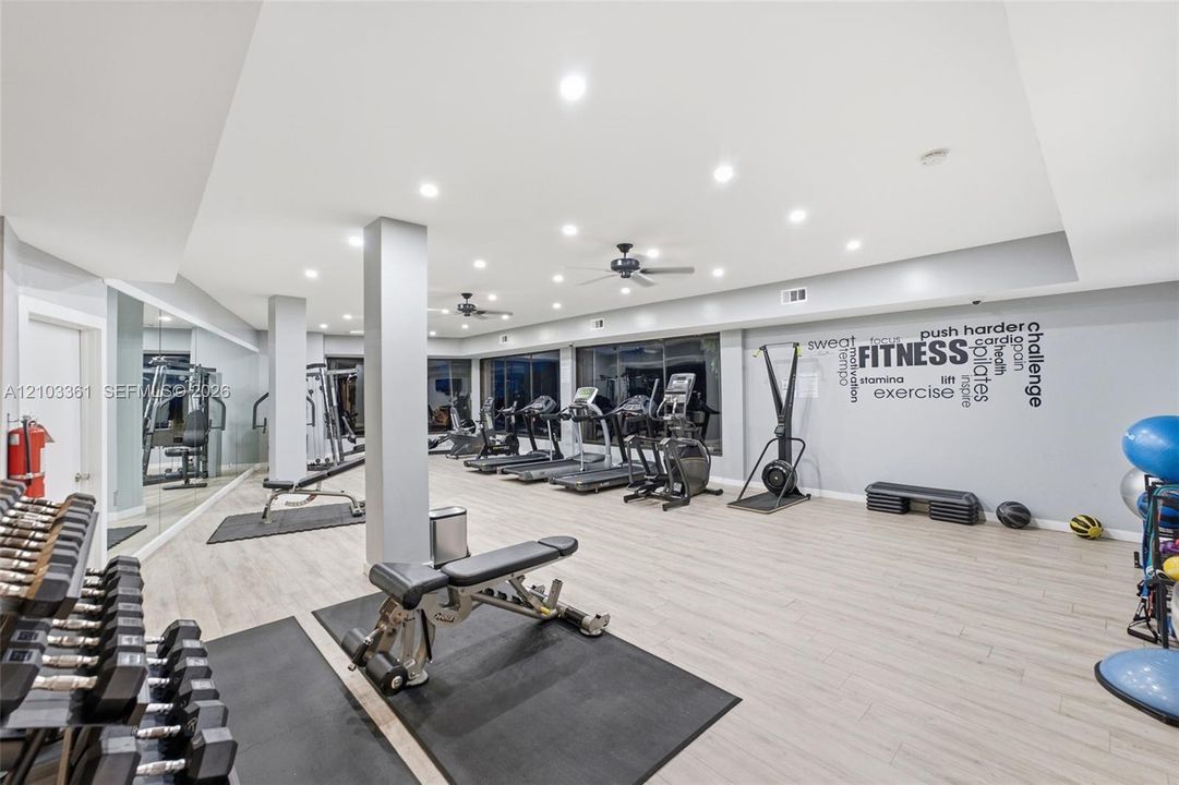 For Sale: $1,095,000 (2 beds, 2 baths, 1278 Square Feet)