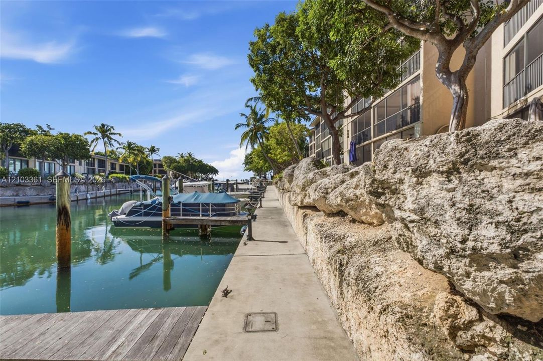 For Sale: $1,095,000 (2 beds, 2 baths, 1278 Square Feet)