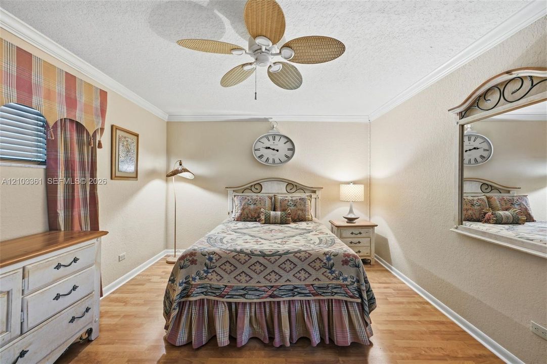 For Sale: $1,095,000 (2 beds, 2 baths, 1278 Square Feet)