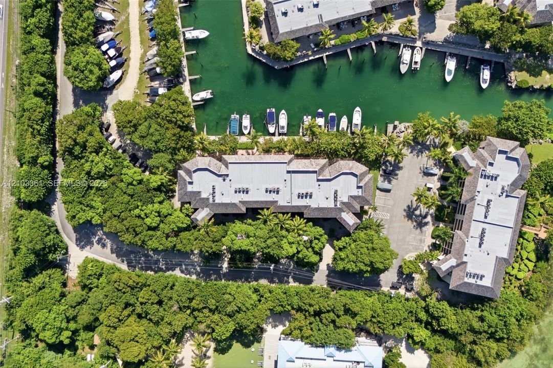 For Sale: $1,095,000 (2 beds, 2 baths, 1278 Square Feet)