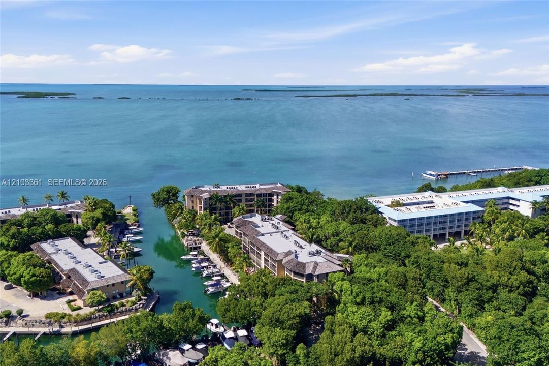 For Sale: $1,095,000 (2 beds, 2 baths, 1278 Square Feet)