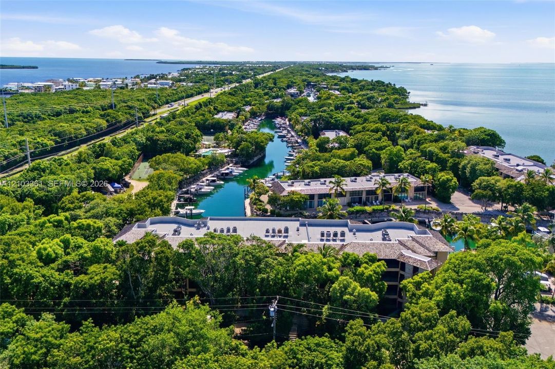 For Sale: $1,095,000 (2 beds, 2 baths, 1278 Square Feet)