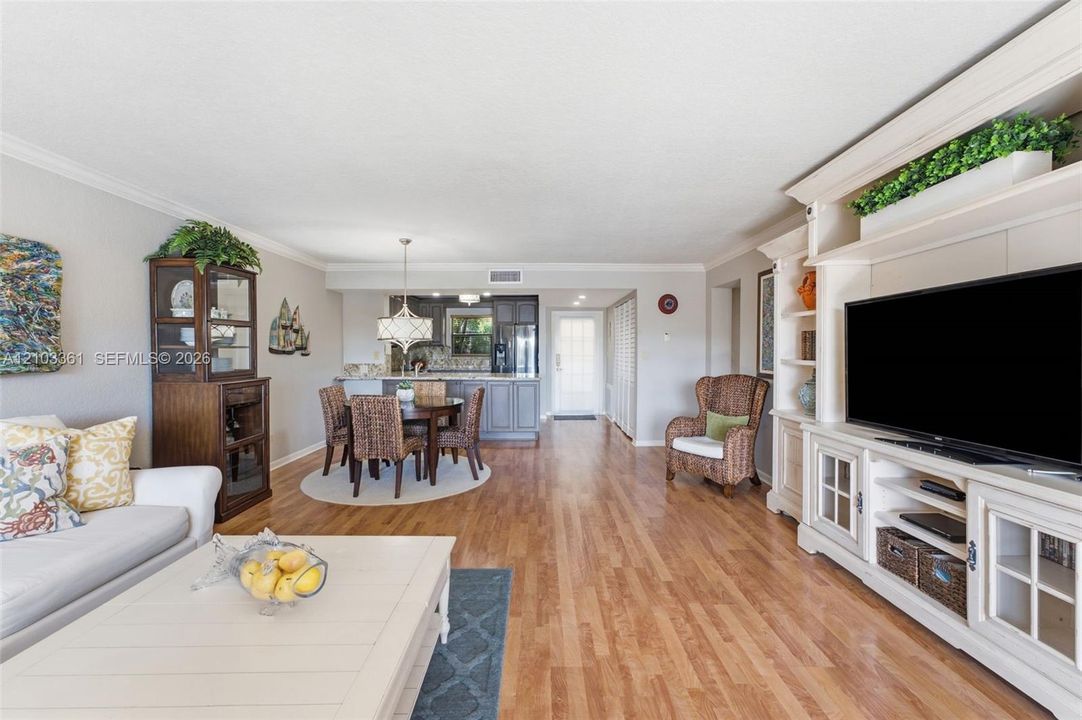For Sale: $1,095,000 (2 beds, 2 baths, 1278 Square Feet)