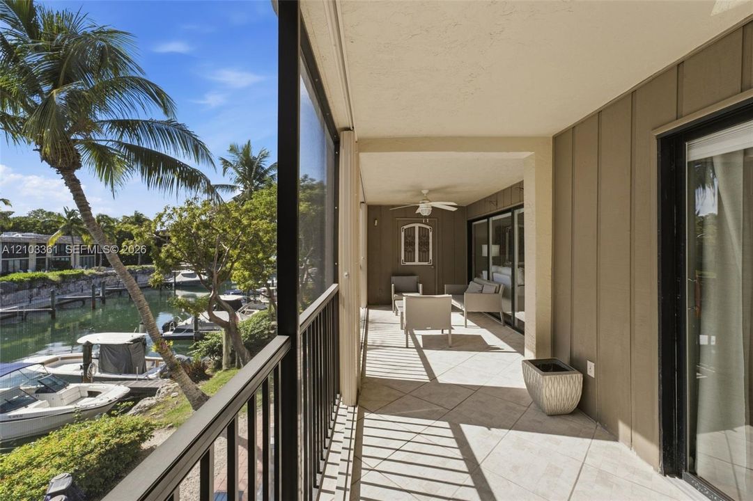 For Sale: $1,095,000 (2 beds, 2 baths, 1278 Square Feet)