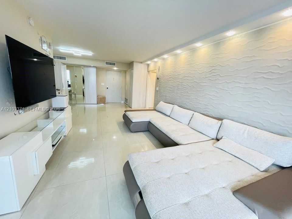 Activo con contrato: $3,300 (2 camas, 2 baños, 1240 Pies cuadrados)