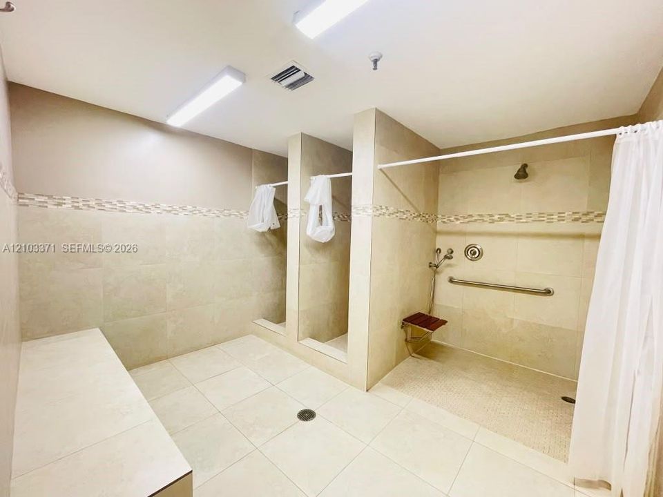 Activo con contrato: $3,300 (2 camas, 2 baños, 1240 Pies cuadrados)