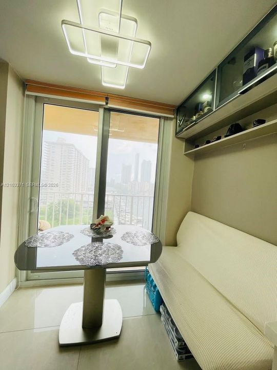 Activo con contrato: $3,300 (2 camas, 2 baños, 1240 Pies cuadrados)