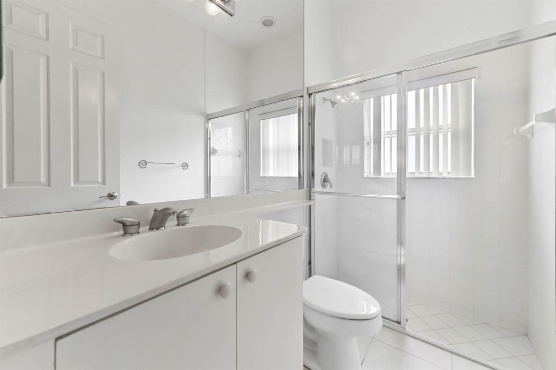 21 bathroom 01
