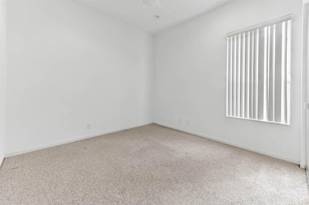 19 bedroom 01