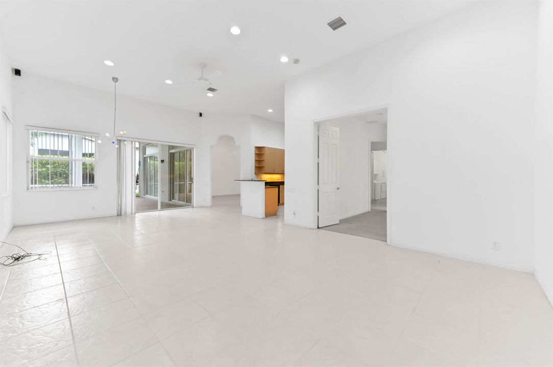 13 family room 03