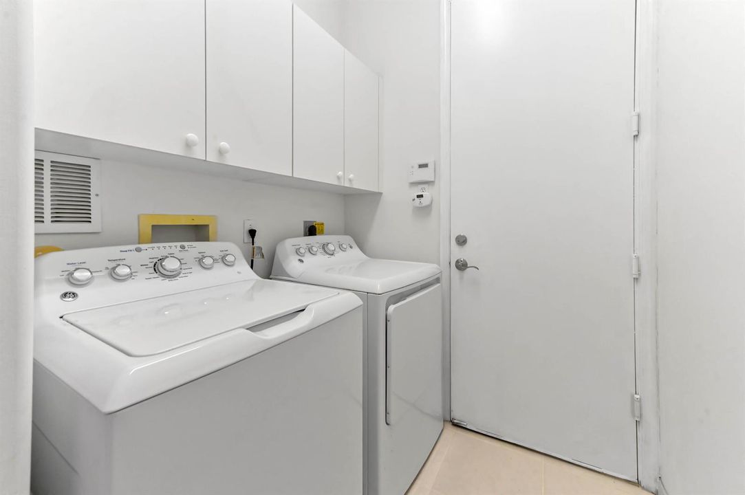 18 laundry room 01