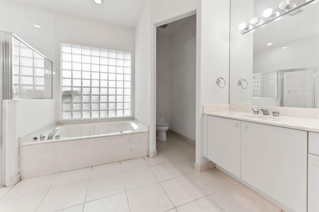 30 bathroom 01