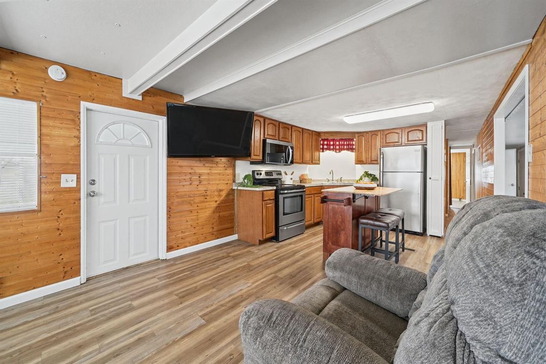 11-web-or-mls-1058-clark-ln