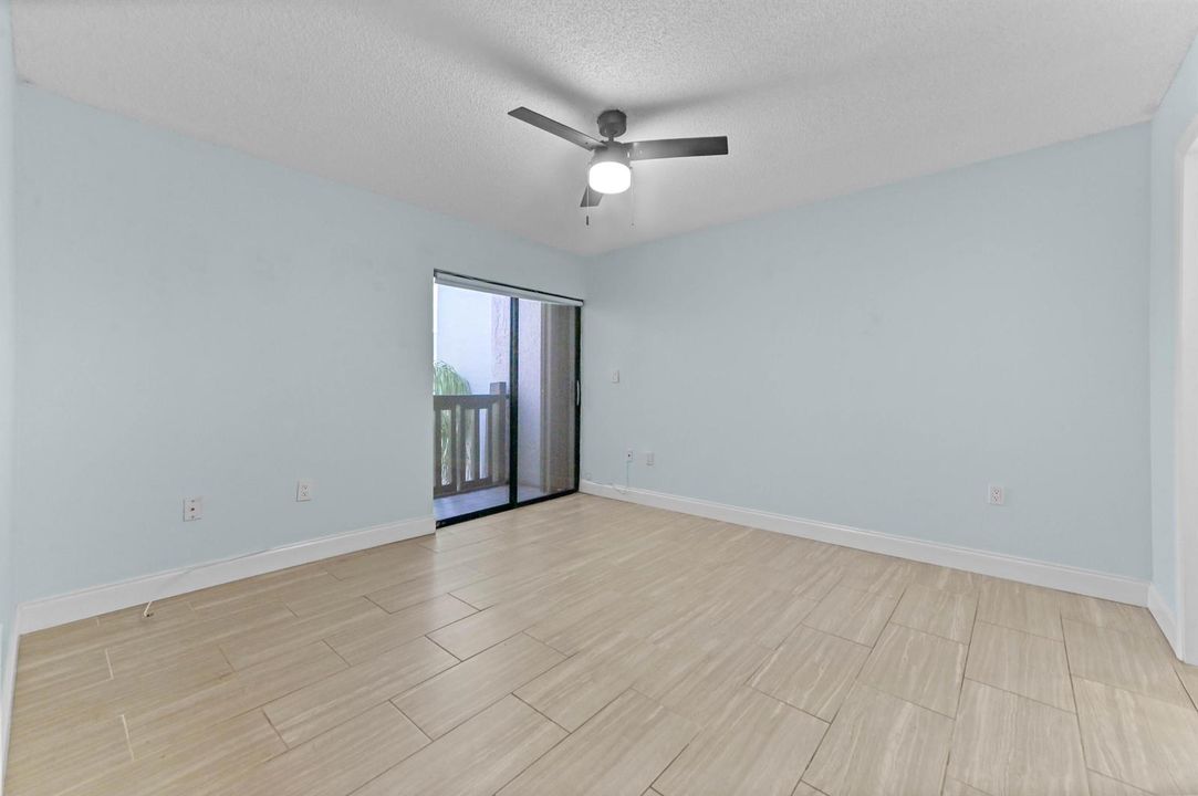 16 Bedroom 01