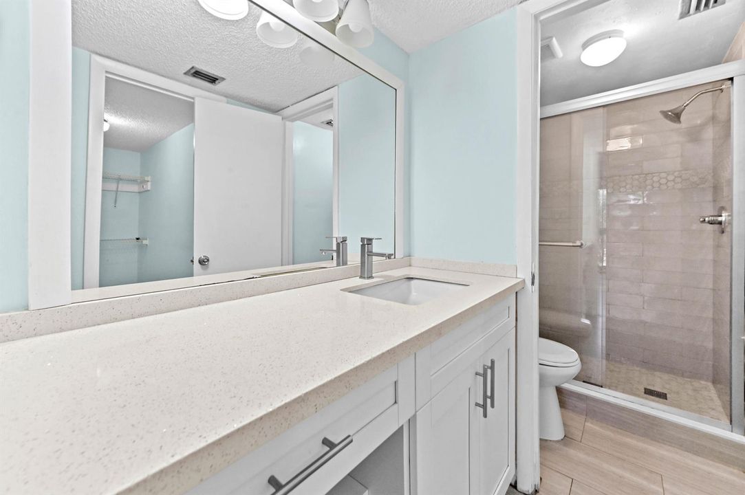 18 Bathroom 01