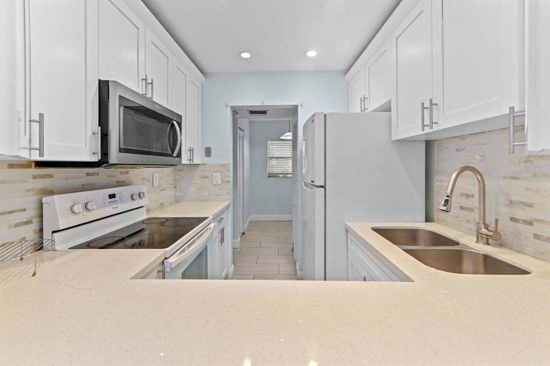 10 Kitchen 02