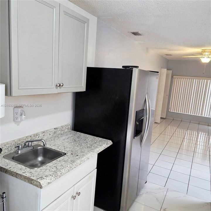 В аренду: $1,599 (1 спален, 1 ванн, 264 Квадратных фут)