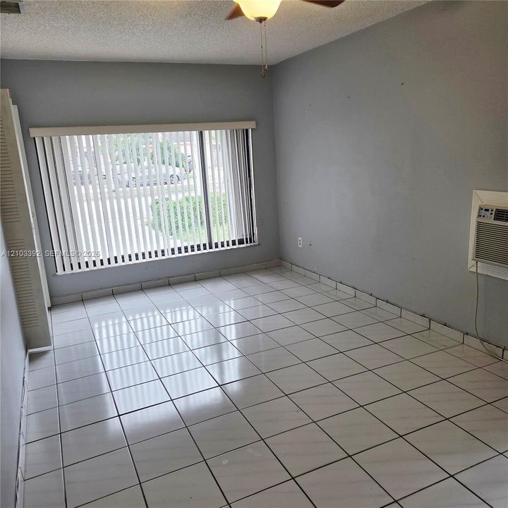 В аренду: $1,599 (1 спален, 1 ванн, 264 Квадратных фут)