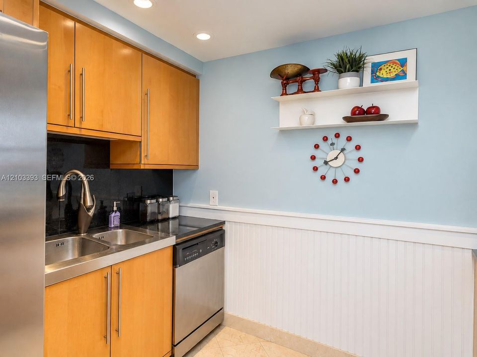 For Rent: $4,500 (1 beds, 1 baths, 808 Square Feet)
