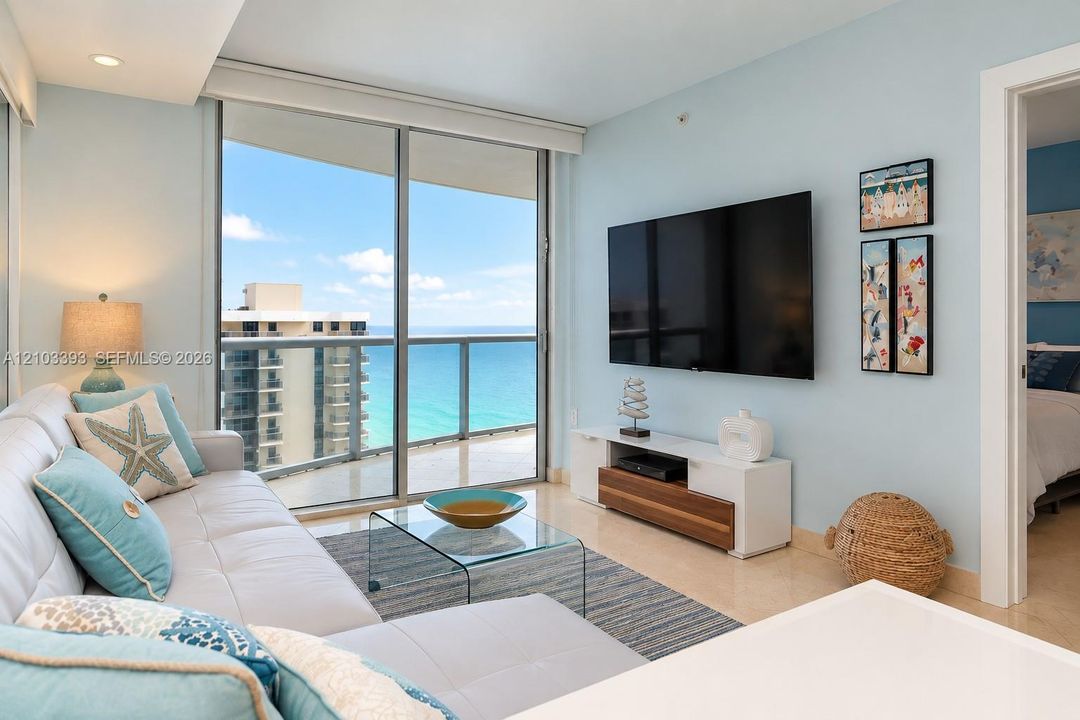 For Rent: $4,500 (1 beds, 1 baths, 808 Square Feet)
