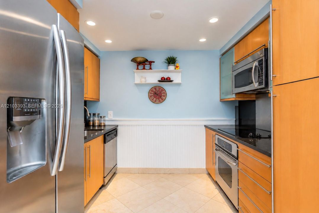 For Rent: $4,500 (1 beds, 1 baths, 808 Square Feet)