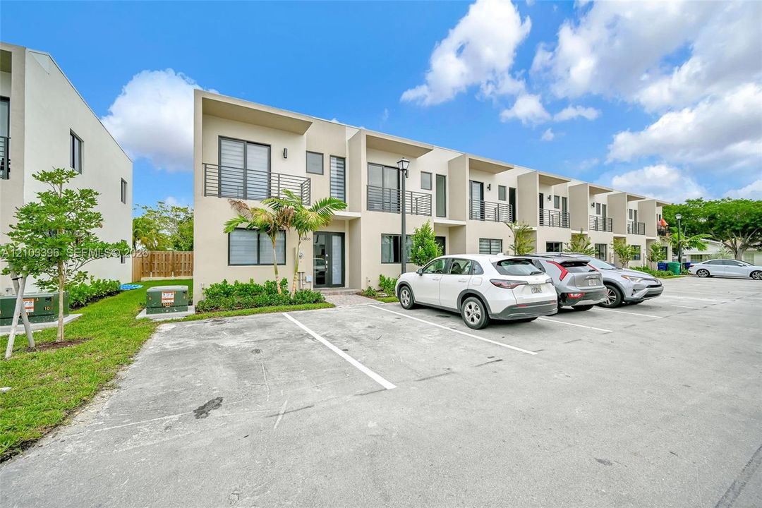 В аренду: $2,950 (4 спален, 4 ванн, 0 Квадратных фут)