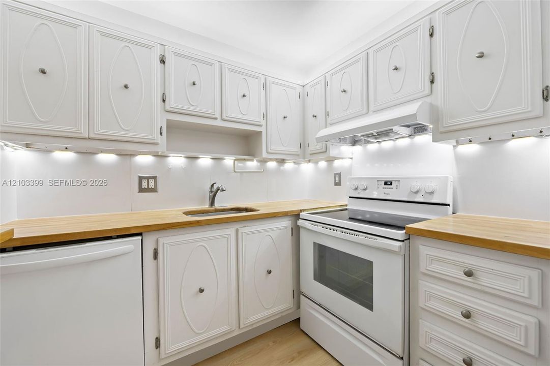 На продажу: $109,000 (1 спален, 1 ванн, 675 Квадратных фут)