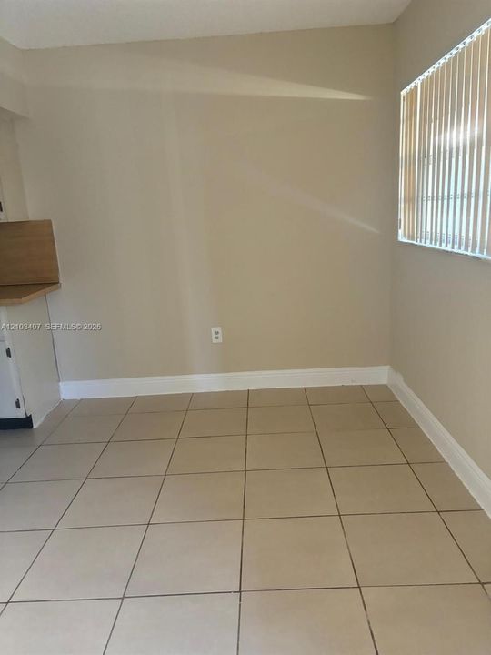 For Rent: $1,900 (2 beds, 2 baths, 812 Square Feet)