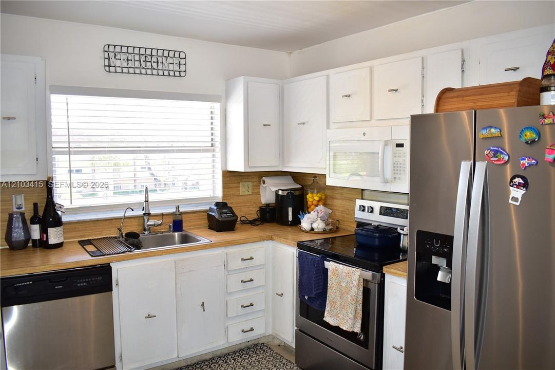 На продажу: $119,000 (2 спален, 2 ванн, 1025 Квадратных фут)