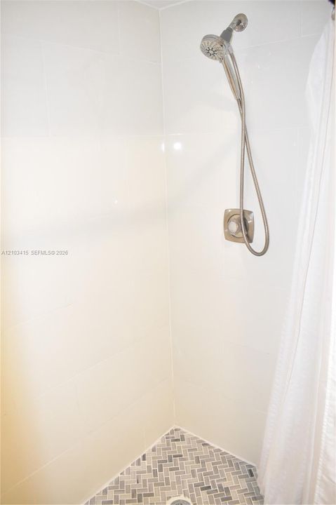 На продажу: $119,000 (2 спален, 2 ванн, 1025 Квадратных фут)