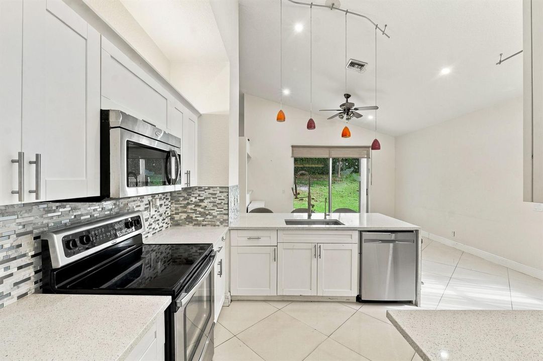 6355 NW 80th Dr_031