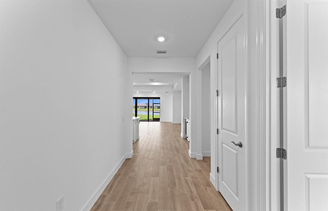 SWFL_DWN_Prosperity_01739_Foyer