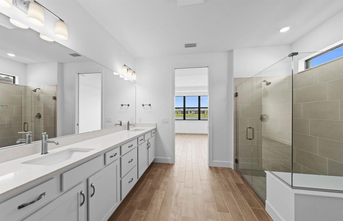 SWFL_DWN_Prosperity_01739_OwnersBath