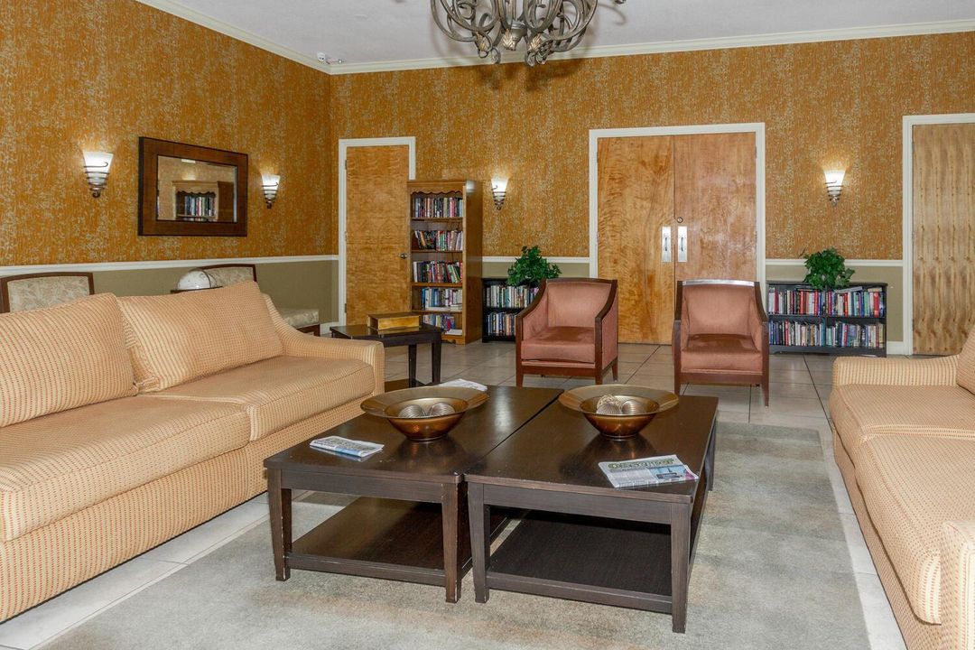 711 Lori Dr 408 Palm Springs-large-030-0