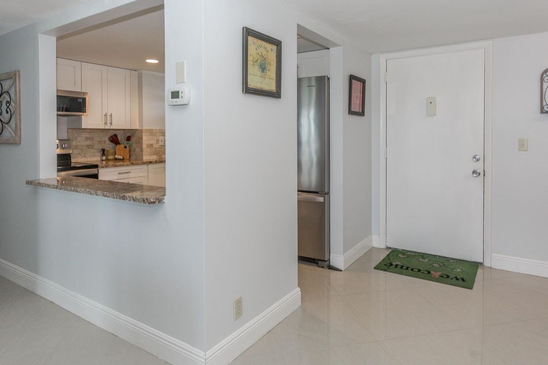 711 Lori Dr 408 Palm Springs-large-008-0